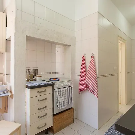 Spacious Alfama Duplex, By Timecooler Лісабон