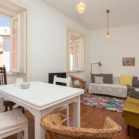Spacious Alfama Duplex, By Timecooler Апартаменти *