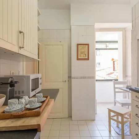 Spacious Alfama Duplex, By Timecooler Апартаменти