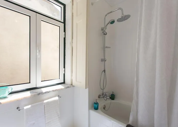 Spacious Alfama Duplex, By Timecooler Lisbon