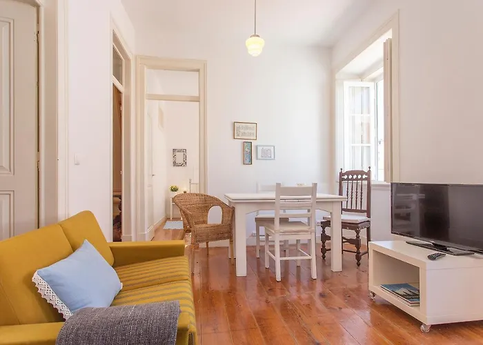 Spacious Alfama Duplex, By Timecooler شقة