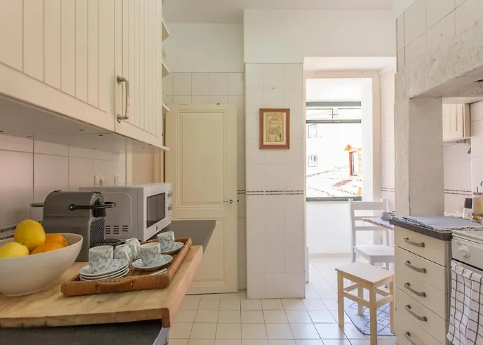 Spacious Alfama Duplex, By Timecooler شقة