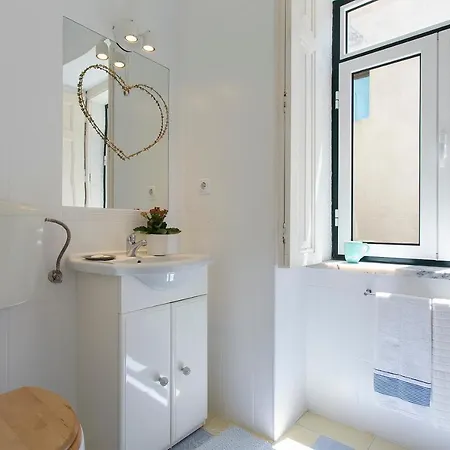 Apartment Spacious Alfama Duplex, By Timecooler Lisbon